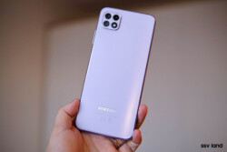 Mình thích bản 5G vì cái mặt lưng nhám