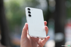 Phần cụm camera rất nổi bật với viền kim loại xung quanh