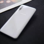 Máy được trang bị pin 4000mAh cùng sạc nhanh 15W