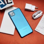 Mở ra có gì? Máy, sách HDSD, cáp sạc USB TypeC, que chọc sim … và củ sạc nhanh 15W