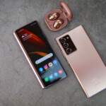 Màn hình ngoài Infinity-O 6,2 inch được tối ưu diện tích hiển thị giúp bạn kiểm tra email, tra cứu chỉ đường hoặc thậm chí xem nội dung yêu thích của mình mà không cần phải mở điện thoại.