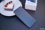 Bên cạnh màu Đen cá tính thì Galaxy A52 5G còn có 1 tuỳ chọn màu khác là Xanh sáng tạo