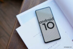 Đây là thiết bị đầu tiên của Samsung có sẵn Android 10 cùng One UI 2 khi mở bán