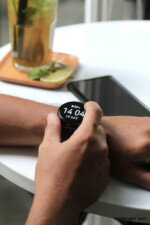 Watch Active2 44mm cũng được trang bị màn hình 1,4 inch tấm nền Super AMOLED