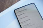 Đây là thiết bị đầu tiên của Samsung có sẵn Android 10 cùng One UI 2 khi mở bán
