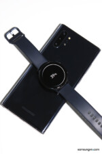 Nếu bạn đang dùng Galaxy S10 series hay Note10 series thì có thể sạc không dây thông qua mặt lưng rất hay!