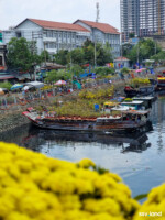 Những chiếc ghe chở đầy vị Tết