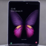 Khi mở ra nó là 1 tấm nền màn hình 7.3 inch tương tự 1 chiếc máy tính bảng!