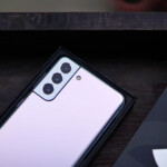 Với cách hoàn thiện này, Galaxy S21 series có 1 dấu ấn riêng biệt so với các sản phẩm khác