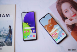 Một bên dùng AMOLED, bên thì dùng LCD ...