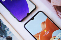 Đầu tiên là kiểu dáng khoét phần cho camera