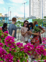 Các bạn người nước ngoài cũng đang hoà nhập vào văn hoá của người Việt