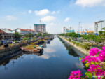 Mỗi dịp Tết đến xuân về thì "chợ nổi" Bến Bình Đông lại nhộn nhịp, tấp nập người tới tham quan, mua hoa, cây cảnh về thêm sắc Xuân ngày Tết