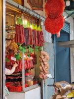 Ngoài những món ngọt thì các thể loại Khô, Lạp "hand-made" vẫn rất được ưa chồng ngày Tết