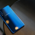 Tùy theo ánh sáng Galaxy A7 có hiệu ứng đổi màu rất bắt mắt